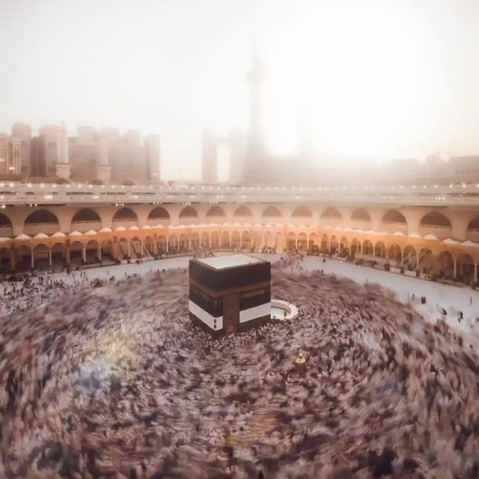 Image from أدبـيَّـات: ‏عَلَيك صَــلَاةُ رَبِّي ما تَوَالَتْ ‏جُمُوعٌ بَيْنَ زَمْزَمَ وَالحَط...