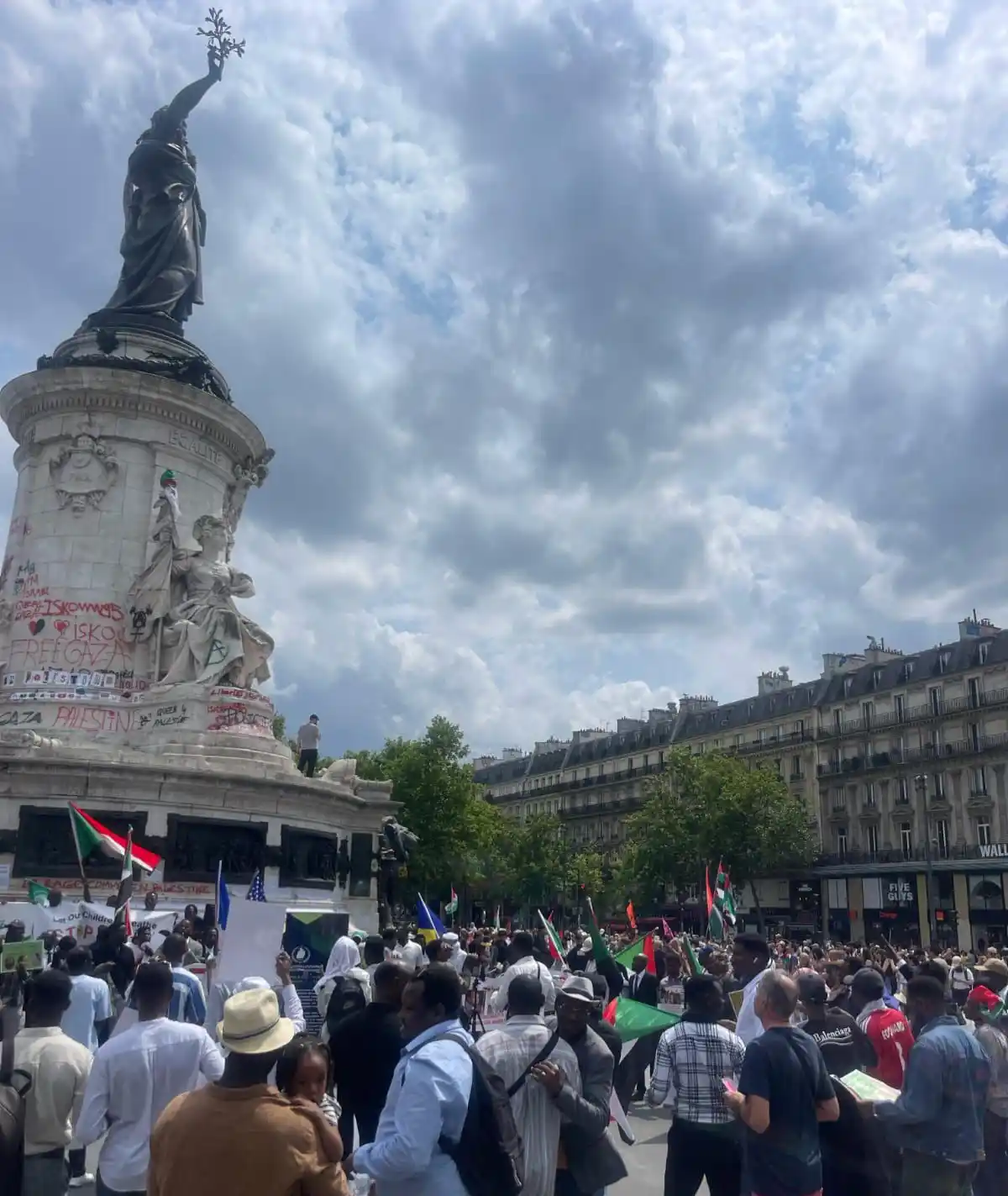 Image from طوفان ابوكيعان🔥🦅: *عدد من منظمات المجتمع المدني تقيم تظاهرة كبرى بمدينة باريس تنديداً بإ...
