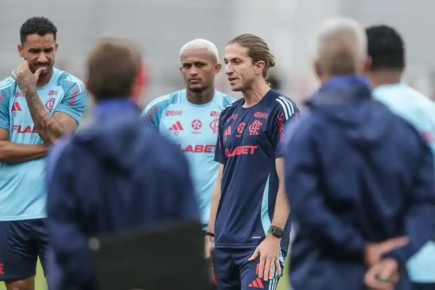 Image from Futebol News 🌎📰: Após ser suspenso por ameaça de raio e temporal, treino do Flamengo é ...