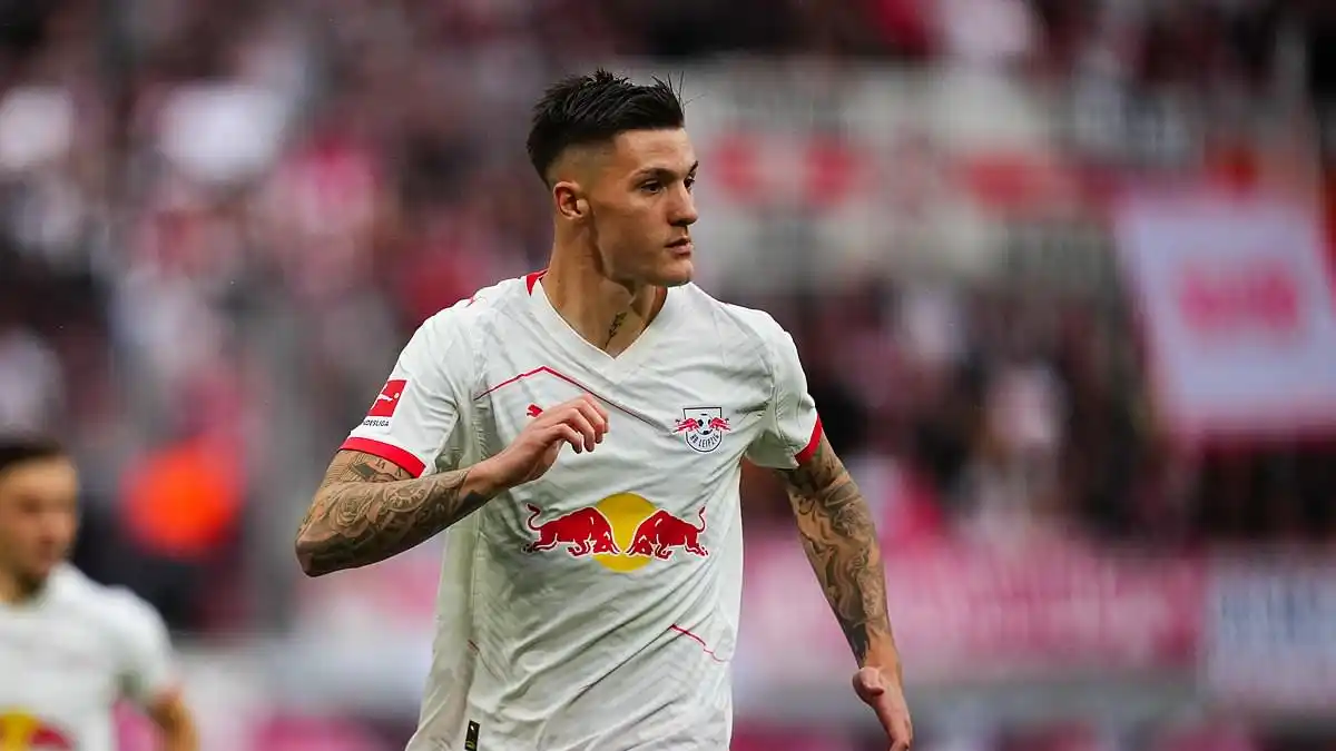 Image from Mail Sport | Arsenal 🔴: Benjamin Sesko's agent insists he will NOT 'blackmail' RB Leipzig over...