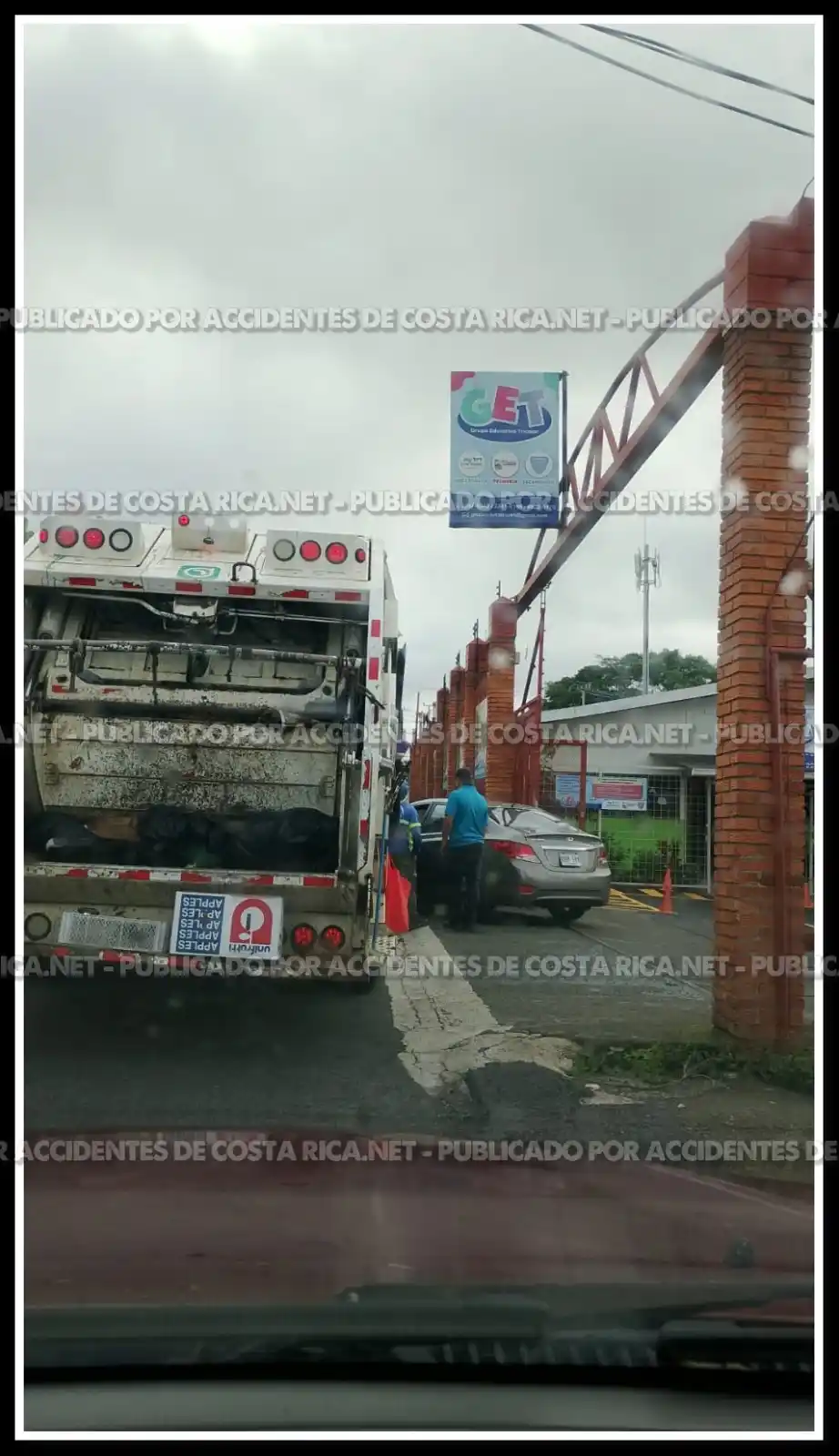 Image from Accidentes de Costa Rica .Net: Esta mañana se registro una colision en el Centro Educatico Tricolor e...
