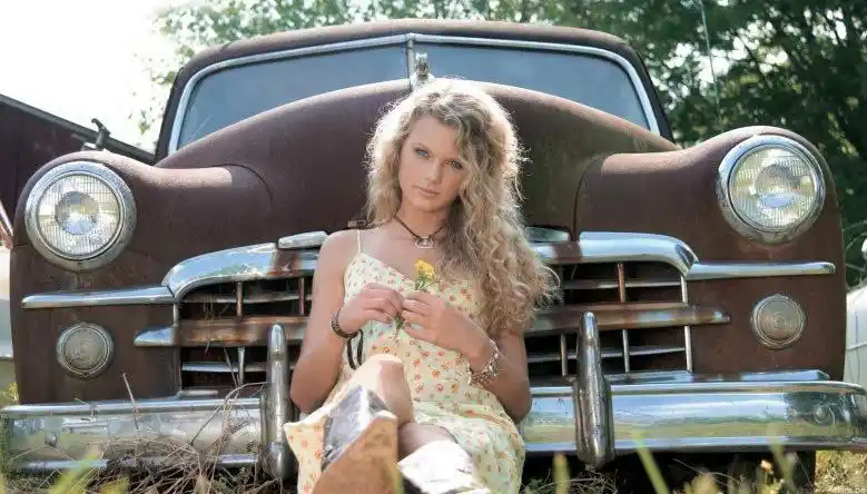 Image from 𖥻 [Taylor Swift World info 𝟏𝟑 ]: Hace 19 años nadie tenia Una chica famosa de la escuela secundaria, Ta...