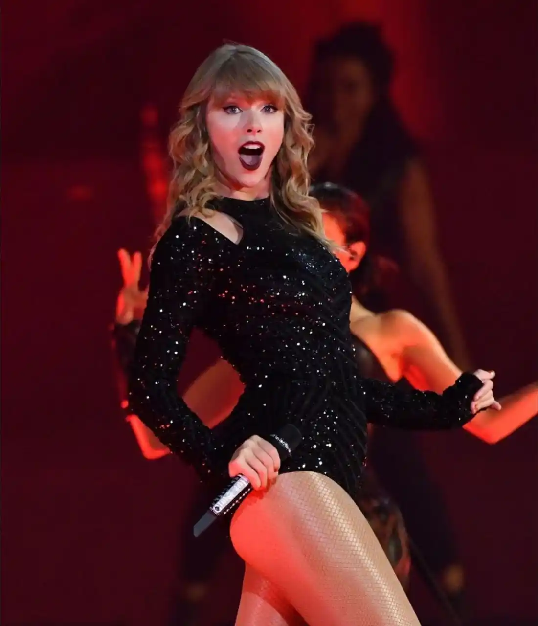 Image from 𖥻 [Taylor Swift World info 𝟏𝟑 ]: La escritora Nora Princiotti elogia a Taylor Swift en su nuevo libro: ...