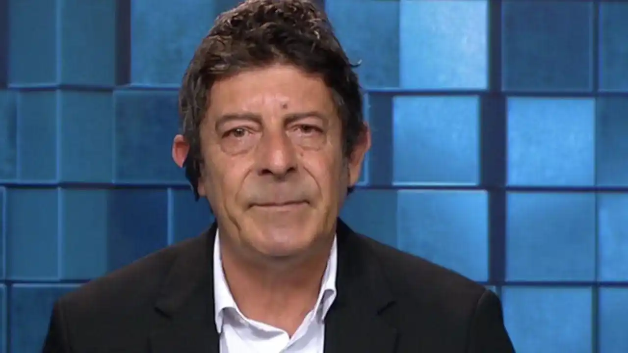 Image from Libero Magazine: Luca Laurenti: depressione, fobie e l'amore libero con la moglie Raffa...