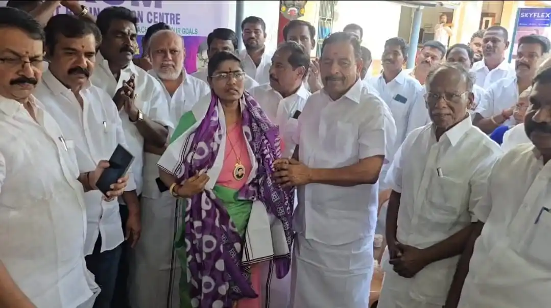 Image from The Great India News: நாகை மாவட்ட அமமுக- வை கூண்டோடு அதிமுகவில் இணைத்த முன்னாள் அமைச்சர் ஒஎஸ...