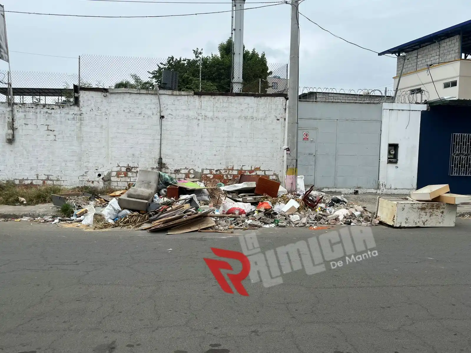 Image from La Primicia De Manta: Queja ciudadana desde los Esteros:  _"En esta esquina, Los Esteros , j...