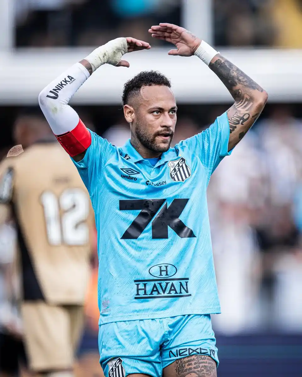 Image from Futebol News 🌎📰: ⚠️ Relação desgastada faz negociação por renovação de Neymar com o San...