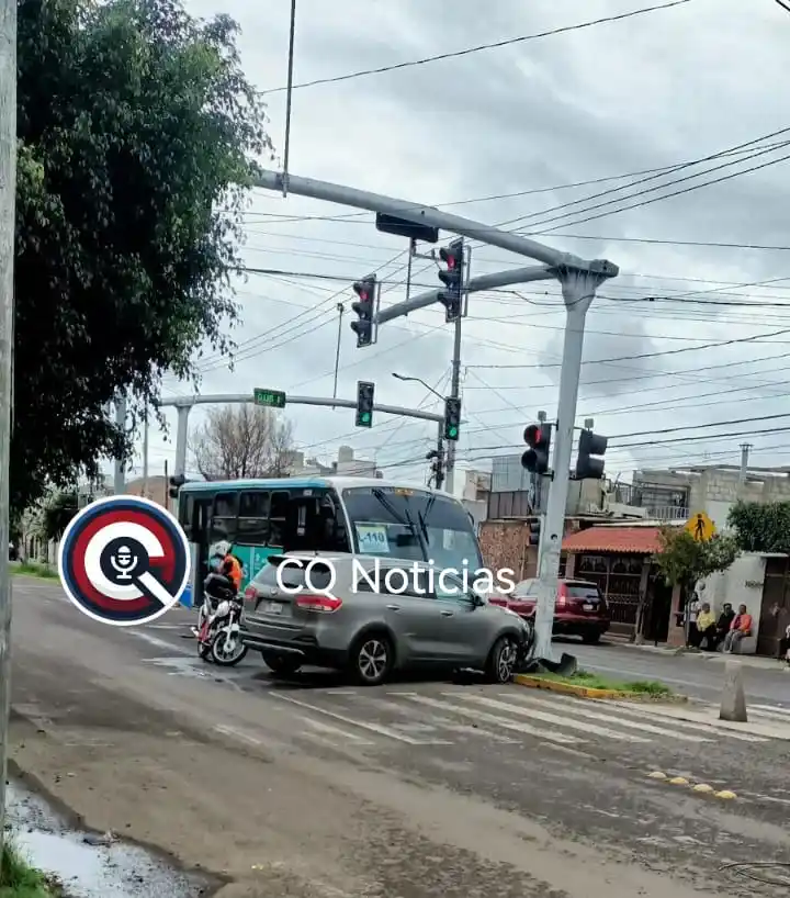 Image from CQ NOTICIAS 📝 (Sin Censura): ⚠️💥🚗 Reportan choque en belen antes de llegar a sombrerete, QRO bus ...