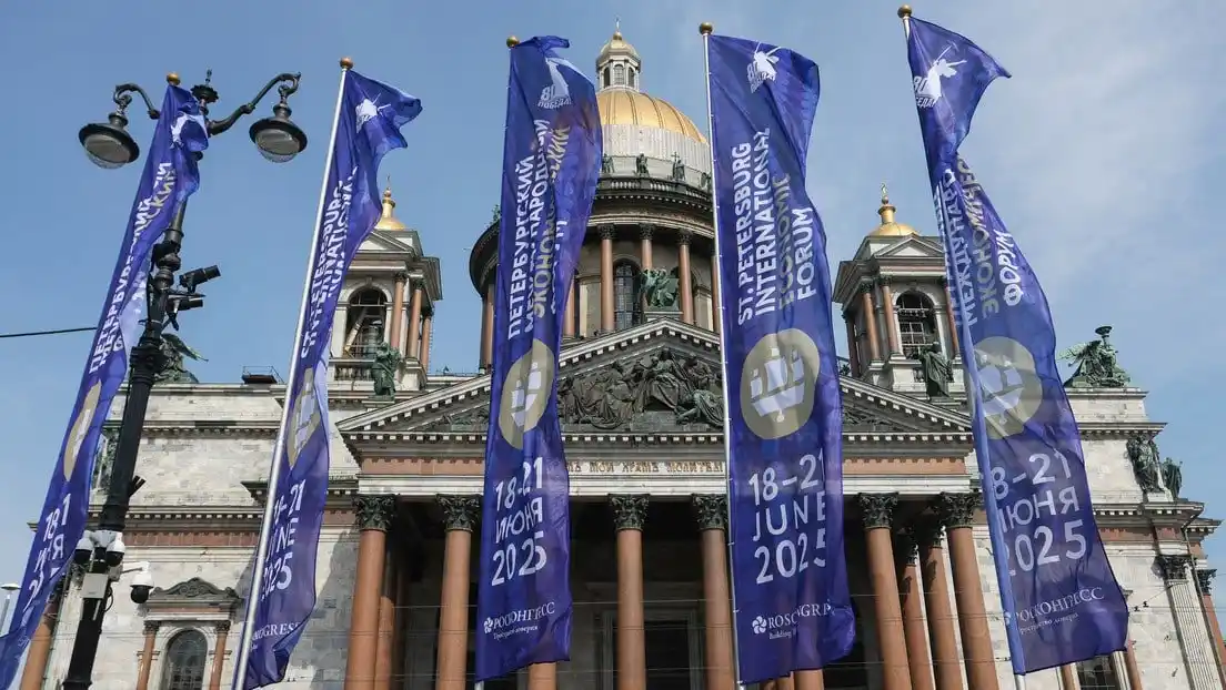 Image from RT en Español: 🇷🇺Arranca el XXVIII Foro Económico Internacional de San Petersburgo:...
