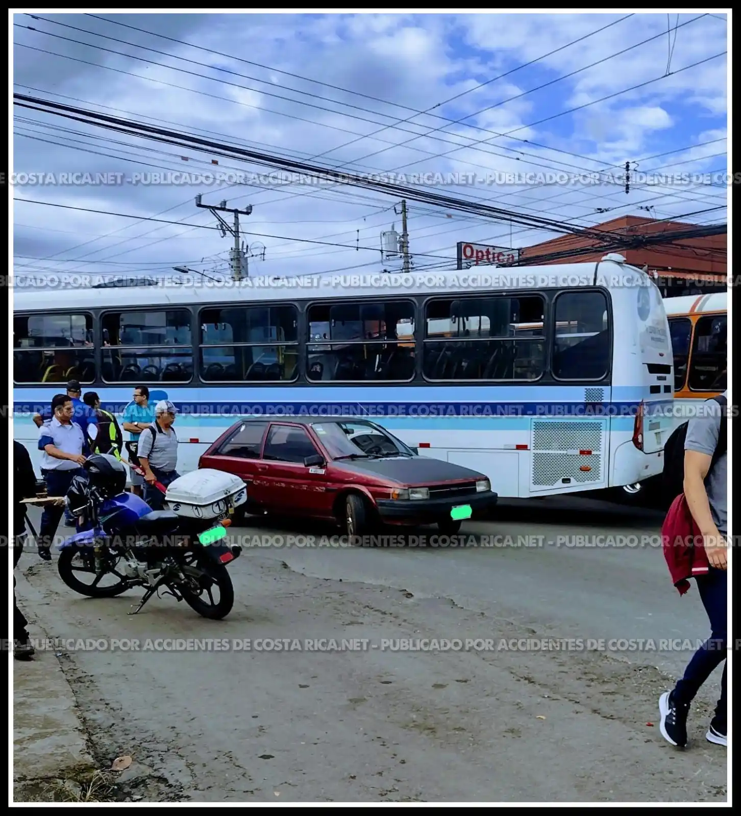 Image from Accidentes de Costa Rica .Net: San Miguel,  Desamparados, colisión entre bus y liviano <a class="text...