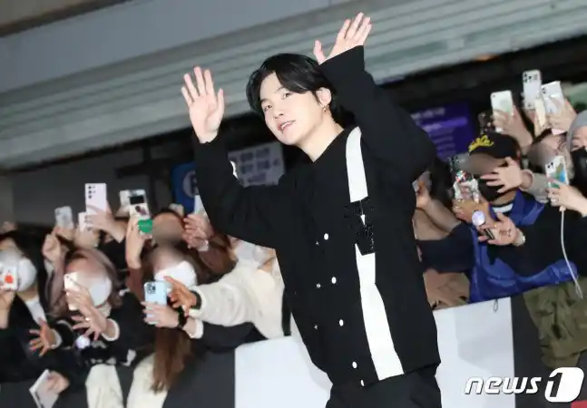 Image from BTS ⟬ 방탄소년단 ⟭ ✅: *⟭⟬⁷• 📰 𝗔𝗥𝗧𝗜́𝗖𝗨𝗟𝗢 //𝗞-𝗠𝗘𝗗𝗜𝗔• ⟭⟬⁷*  *[ Exclusivo] SUGA c...