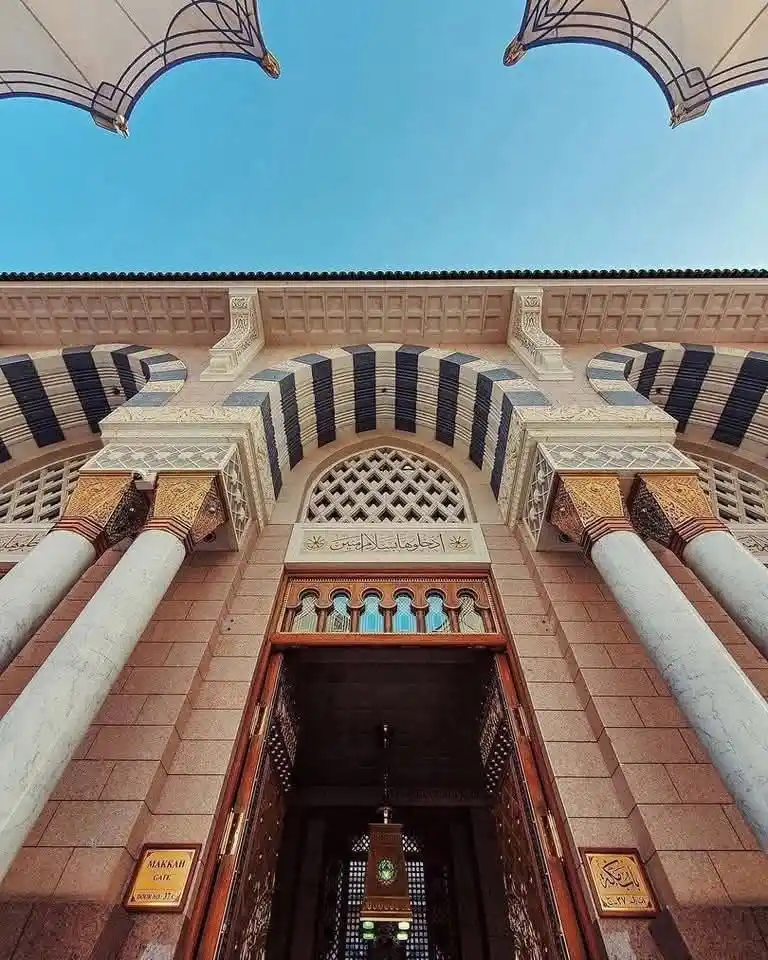 Image from إذاعة القرآن الكريم من القاهرة : اللهم إنك سبحانك تعلم و هم لا يعلمون .. تعلم عن نيتي وتعلم ما أُعلن وم...