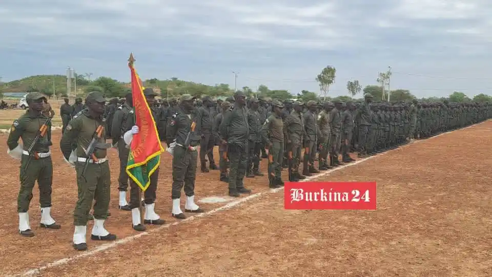Image from Burkina24: 🟢🇧🇫✊🏿 « Si des camarades se battent au front au prix de leur vie, ...
