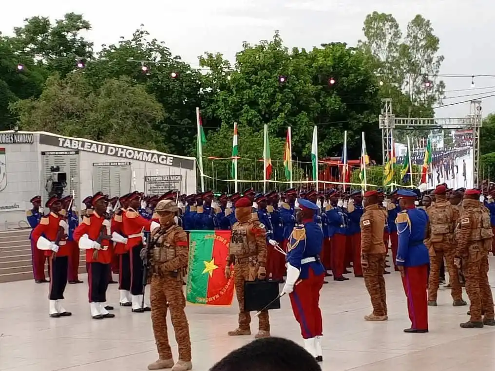 Image from Burkina24: 🇧🇫✊🏿{DIRECT} Le Capitaine Ibrahim Traoré préside la Cérémonie offic...