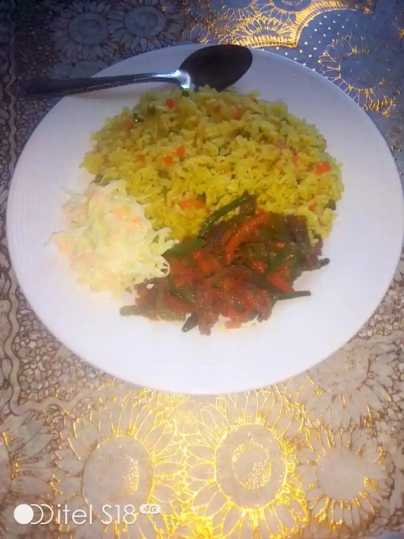 Image from Delicious 😋Food Recipes: Fried rice, coleslaw and beef stir fry rate out of 10...