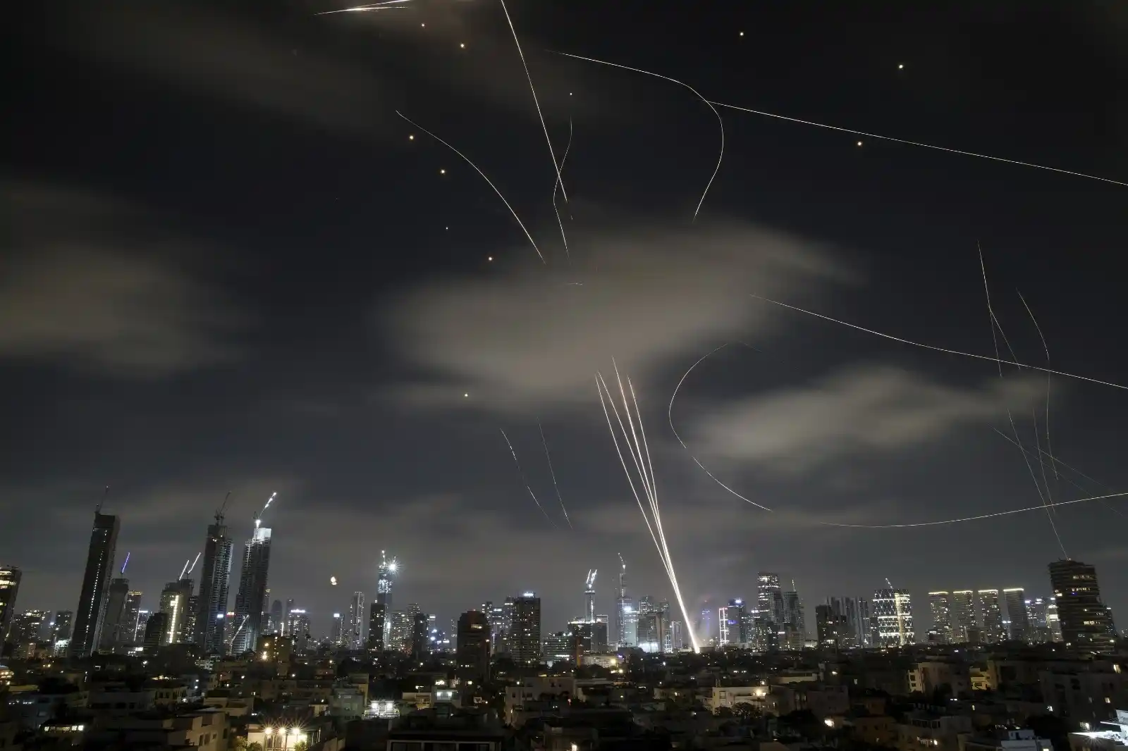 Image from FAZ: Hallo zusammen!   Israel droht inzwischen offen damit, einen Regimewec...