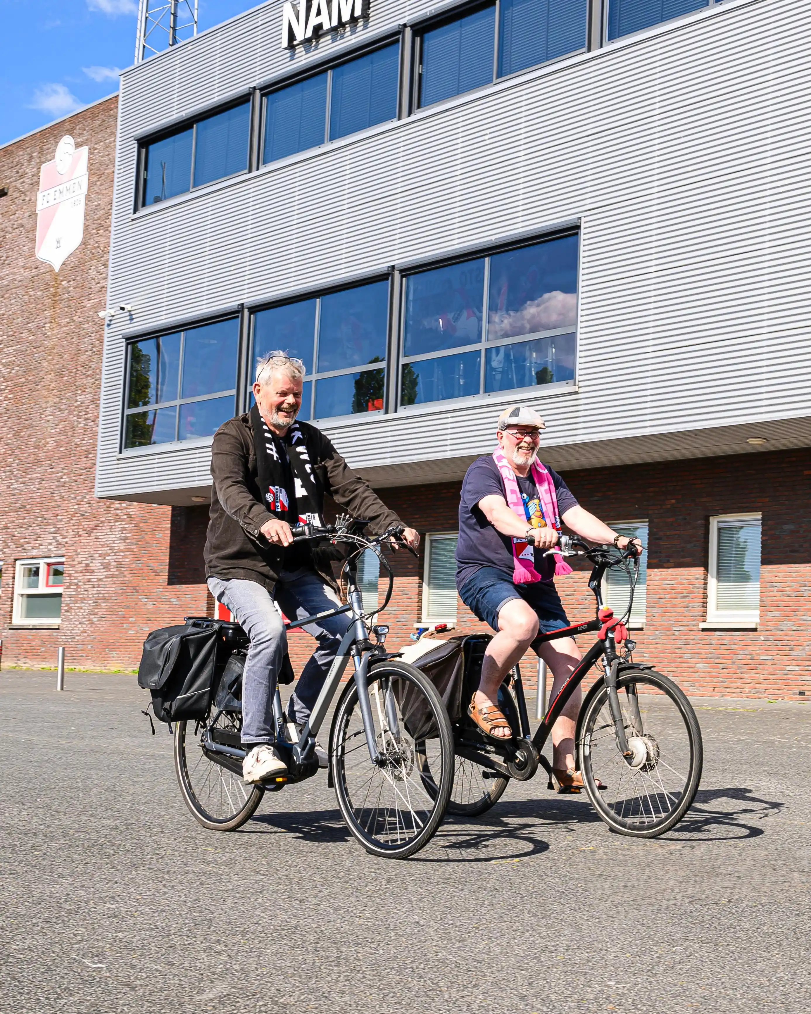 Image from FC Emmen: 𝐌𝐞𝐭 𝐦𝐞𝐤𝐚𝐨𝐫 naar onze 𝐎𝐮𝐝𝐞 𝐌𝐞𝐞𝐫𝐝𝐢𝐣𝐤! 🫶  Ga nu naa...