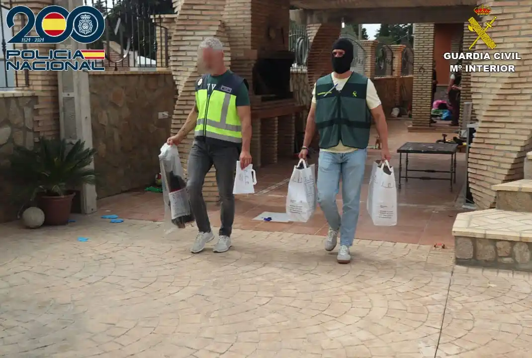 Image from Sal Televisión: 𝐆𝐮𝐚𝐫𝐝𝐢𝐚 𝐂𝐢𝐯𝐢𝐥 𝐲 𝐥𝐚 𝐏𝐨𝐥𝐢𝐜𝐢́𝐚 𝐍𝐚𝐜𝐢𝐨𝐧𝐚𝐥, 𝐝...