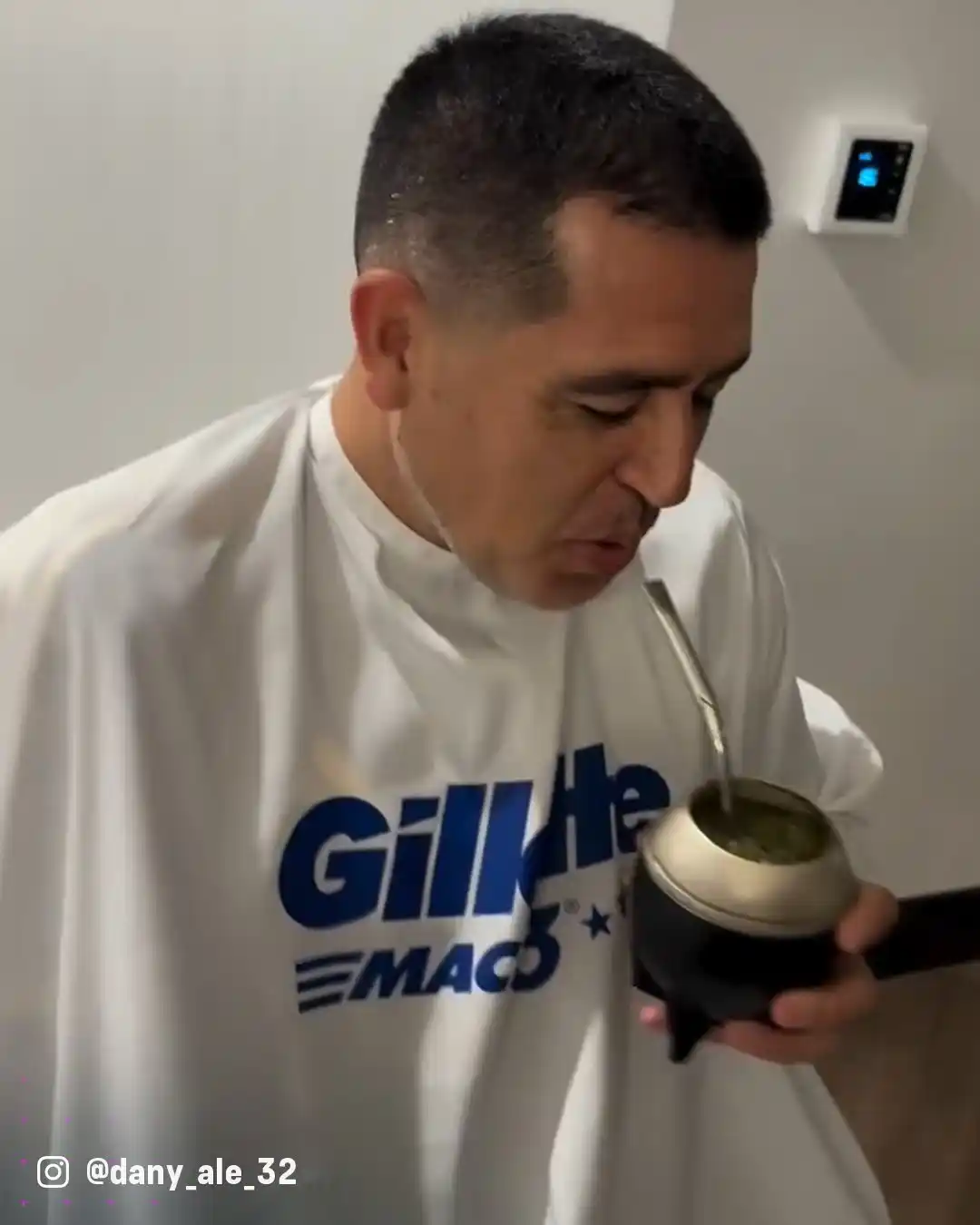 Image from Argentina Fans Kerala (AFK OFFICIAL) 🇦🇷: Mate and haircut for Juan Román Riquelme 💇♂️🧉...
