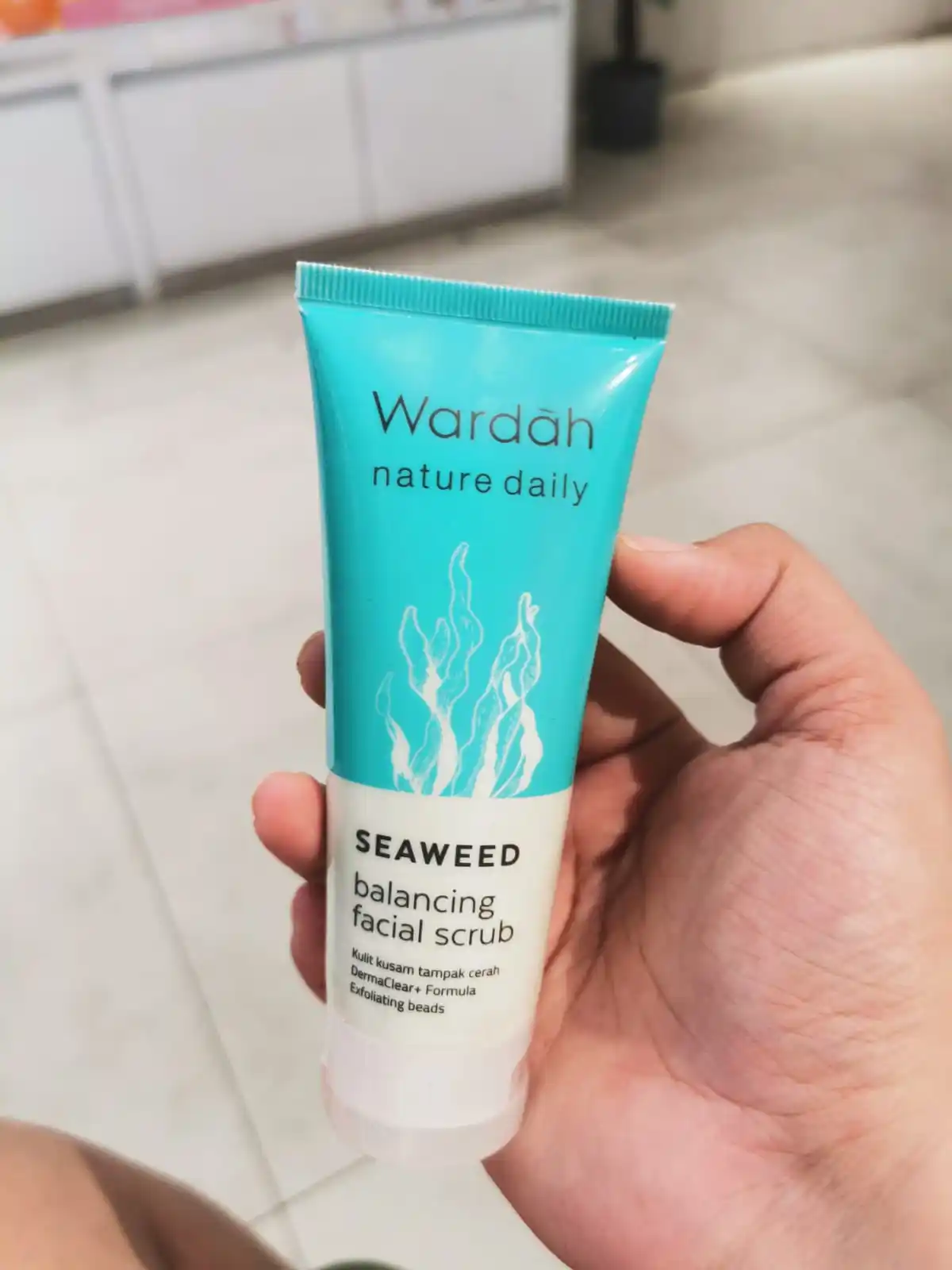Image from We Get Shop: Wardah Seaweed Facial Scrub nett 12k...