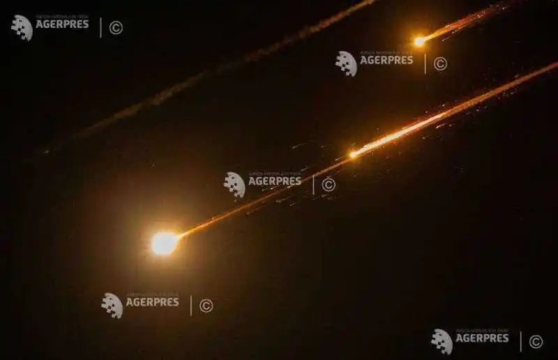 Image from Agerpres: *Armata israeliană vizează sistemele aeriene iraniene din regiunea Teh...