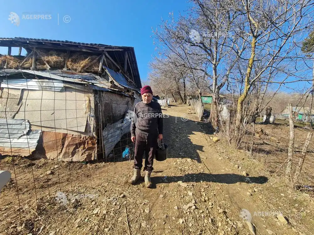 Image from Agerpres: *AȘEZÃRI ÎN AMURG/Odobasca, satul înghițit de pământ; doar biserica și...