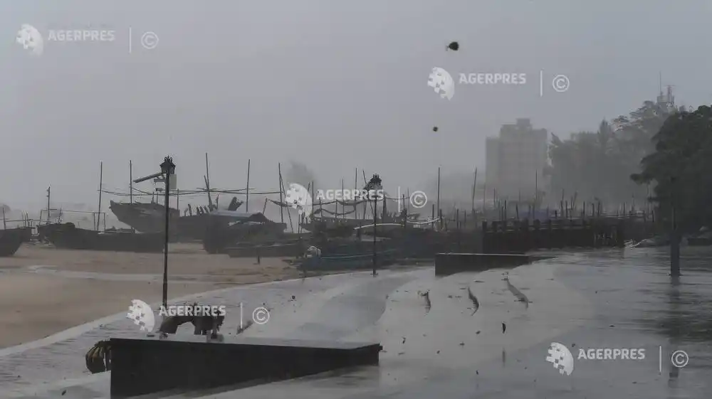 Image from Agerpres: *China evacuează mii de persoane înaintea sosirii unui taifun* ...