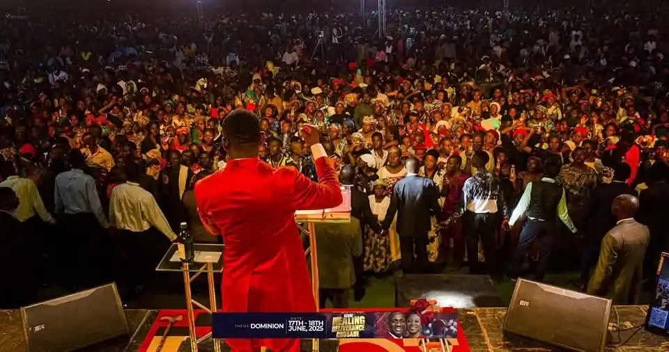 Image from Church Gist: Dr. Pastor Paul Enenche rejects N30 million Cash Gift from Kebbi State...