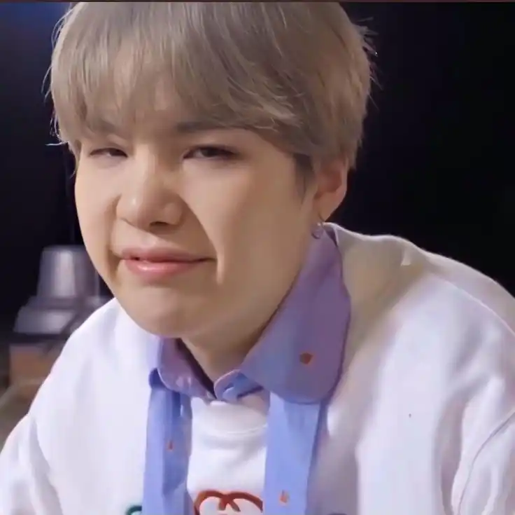 Image from TABOM TV News : *FALTA 1 DIA PRO YOONGI VOLTAR*  E ele deve estar agora, em algum cant...