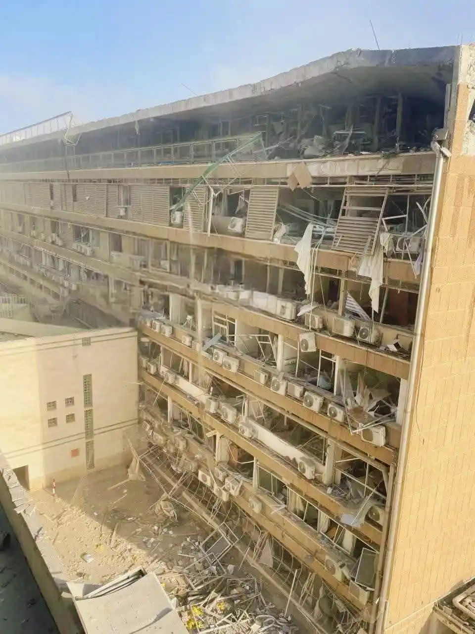 Image from Mufti Rasheed Ahmad Qubbadee Nadwi: গাজায় ৩৬টি হাসপাতাল ধ্বংস করে ইসরায়েলের নিজেদের হাসপাতালে আঘাত লাগায়...