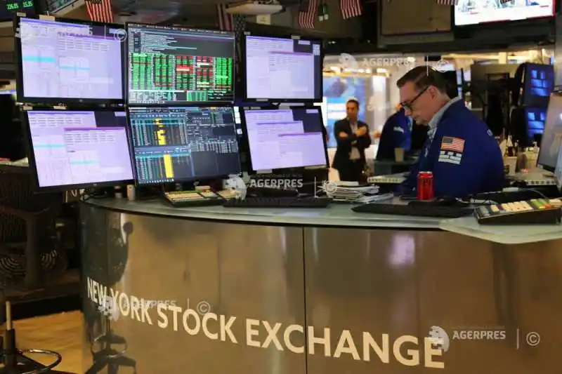 Image from Agerpres: *Investitorii se reorientează dinspre Wall Street spre America Latină*...