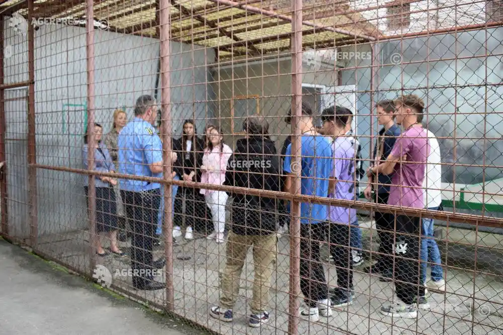 Image from Agerpres: *REPORTAJ/Harghita: Sute de elevi s-au confruntat cu realitatea detenț...