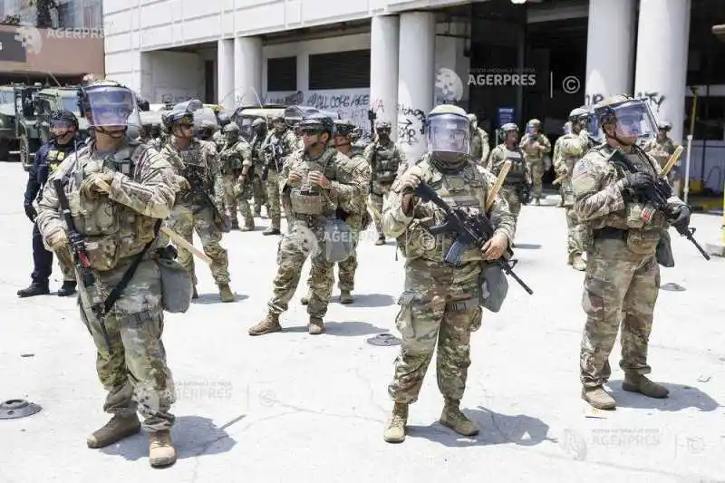 Image from Agerpres: *SUA: Trupele Gărzii Naționale au fost dislocate în Los Angeles pe fon...