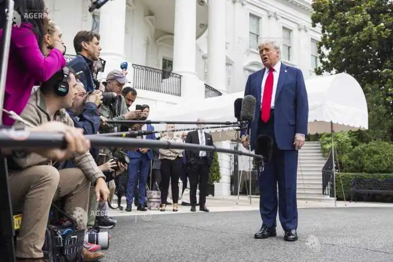 Image from Agerpres: *Trump ordonă noi operațiuni anti-migranți la Los Angeles, Chicago și ...