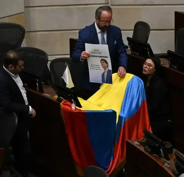 Image from Pulzo: *"$ 100.000 millones": el lío que hay en la UNP y que pondría en pelig...