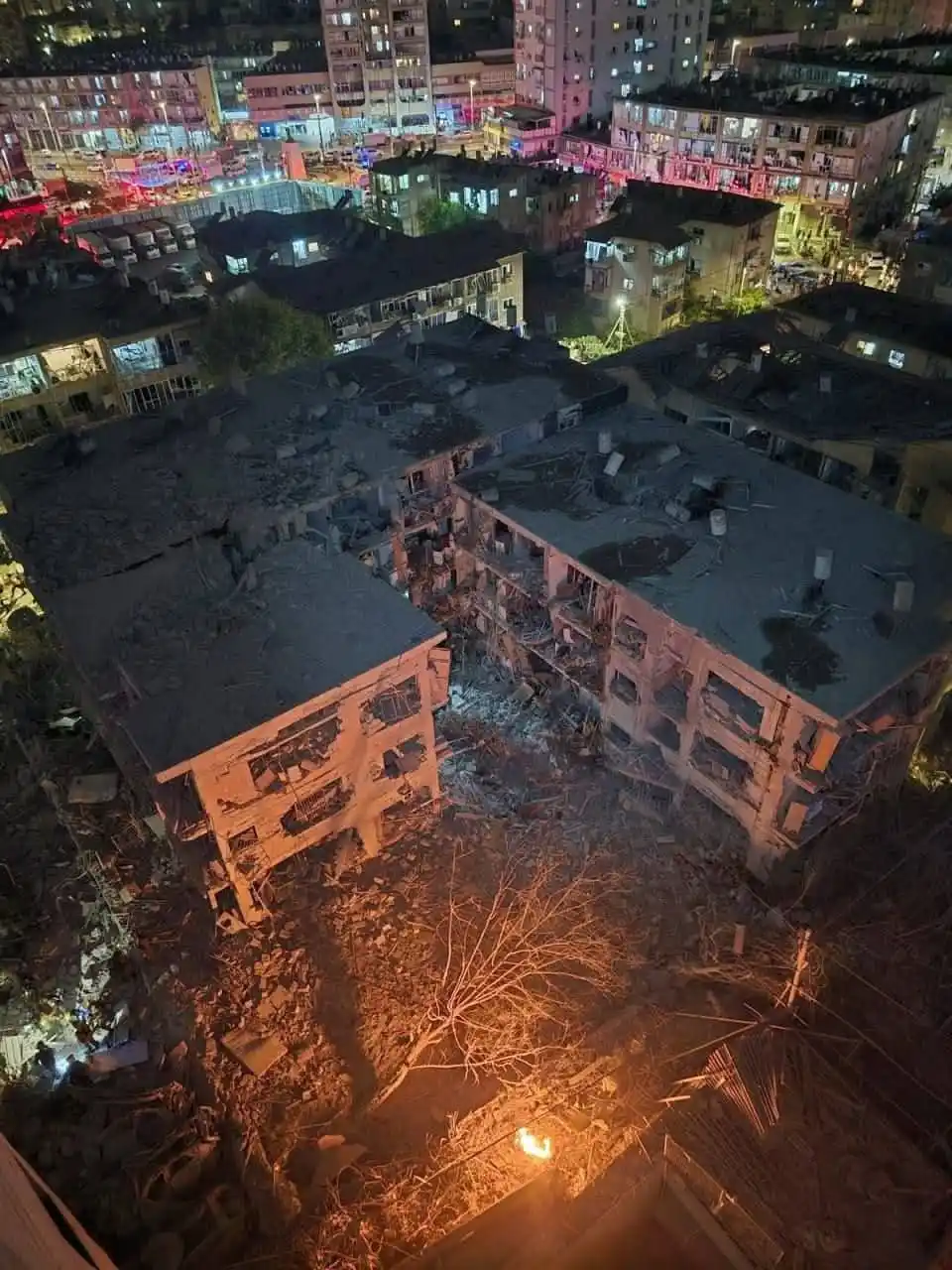 Image from TUIṬHAPHAI Chanchinthar: 🇮🇷❌🇮🇱 Tel Aviv district , Bat Yam-a impact . Iran missile leia Thi...