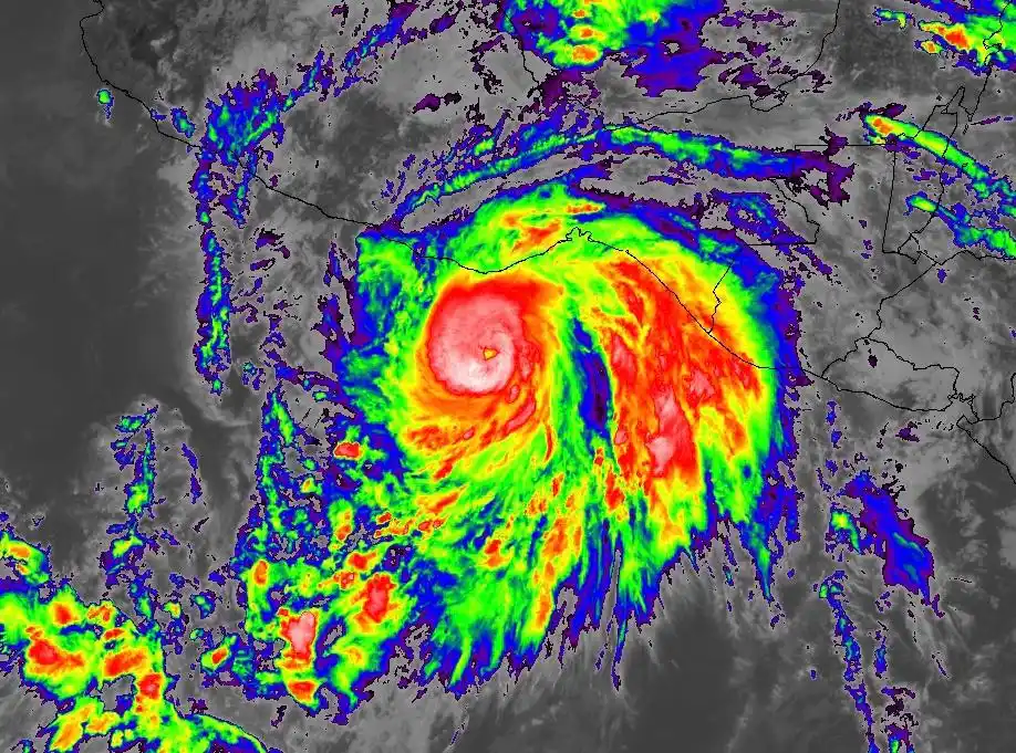 Image from MeteoInfo: 📍🌀Las imágenes del canal infrarrojo muestran que Erick ha desarrolla...
