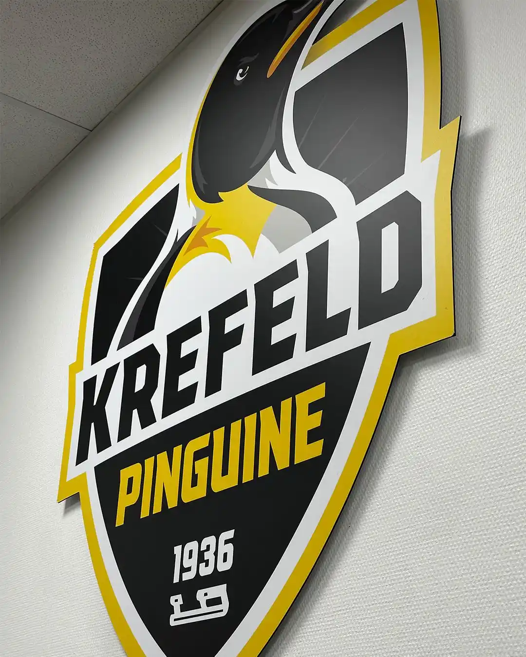 Image from Krefeld Pinguine: Achtung, Pinguine-Fans! Unsere Geschäftsstelle sowie der Fanshop blei...