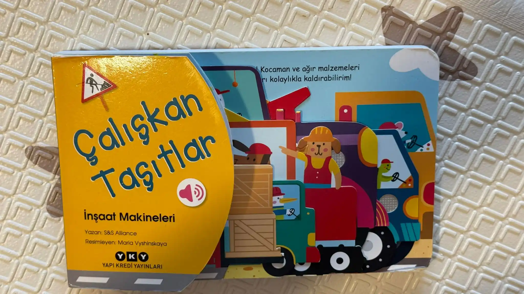 Image from Ucuza Uçak: Bizim oğlanın en sevdiği kitap türü, sesli kitaplar😂 Taşıt, hayvan n...