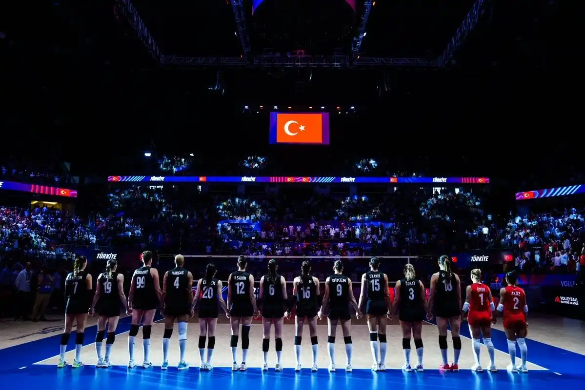Image from Onedio: Filenin Sultanları, VNL İstanbul etabındaki ikinci maçında Kanada’yı 3...