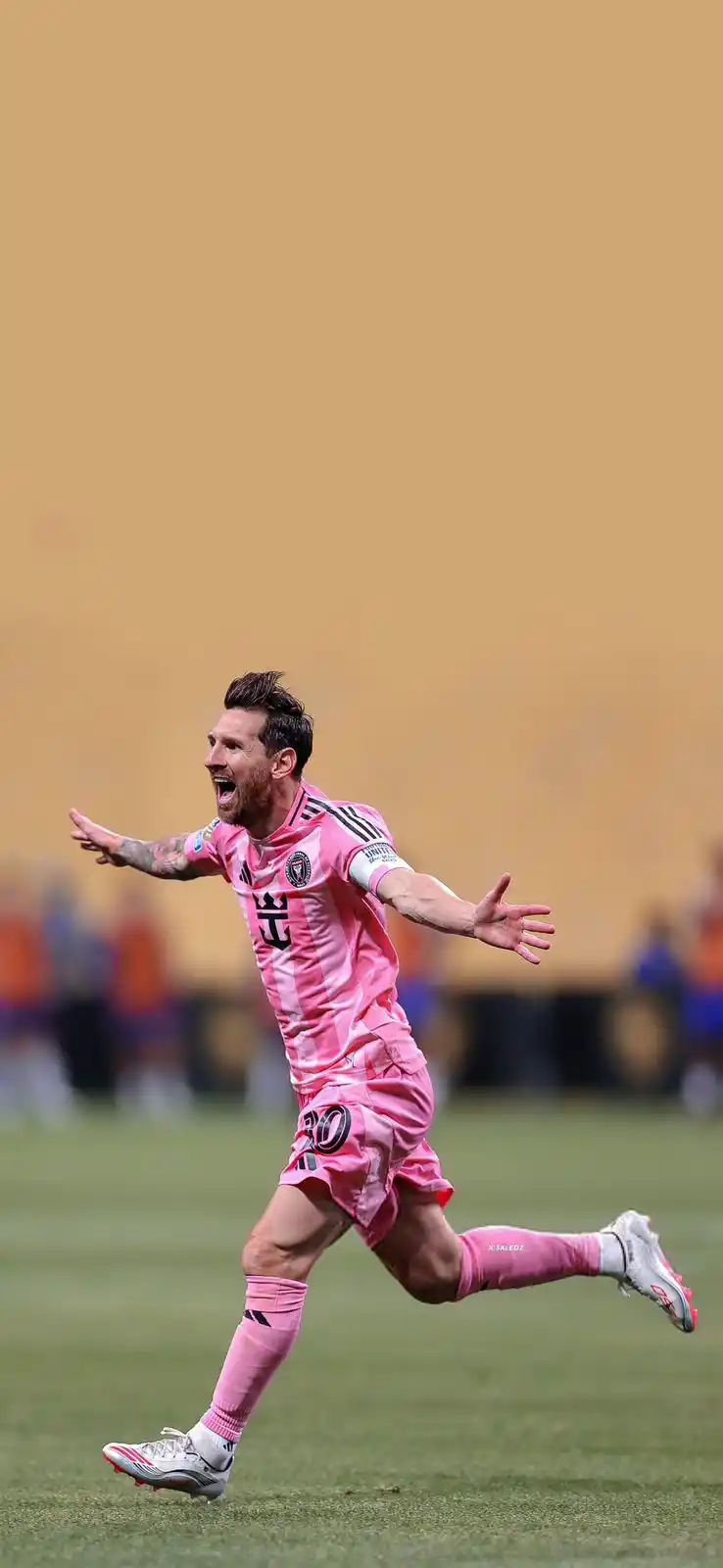 Image from AFA selection ⭐⭐⭐: Freekicks in 2011: 🇦🇷 Messi: 4 🇵🇹 CR7: 30  Freekicks in 2025: 🇦🇷...