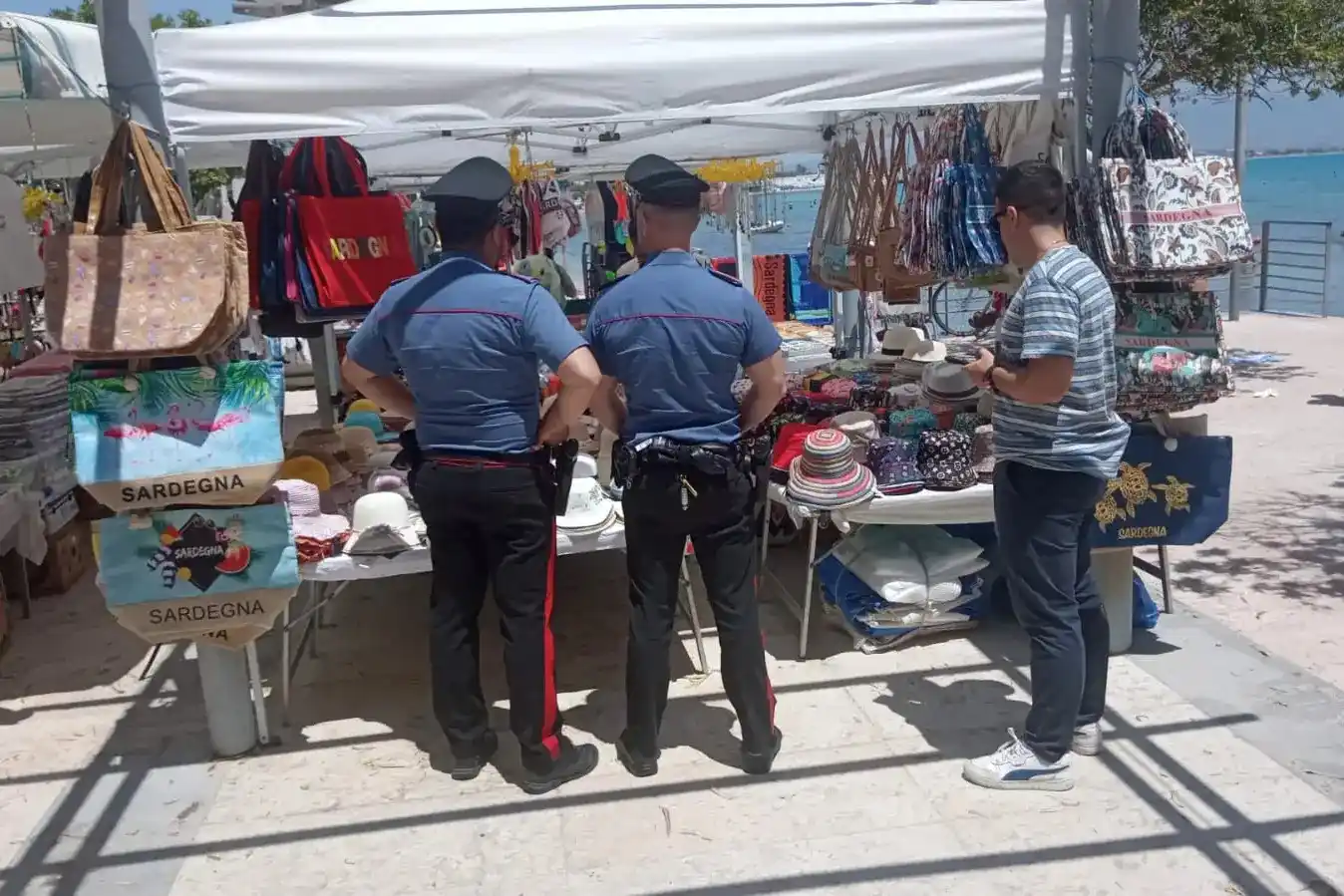 Image from L'Unione Sarda: *Il cibo per i chioschi del Poetto tra ruggine, polvere e ragnatele: s...
