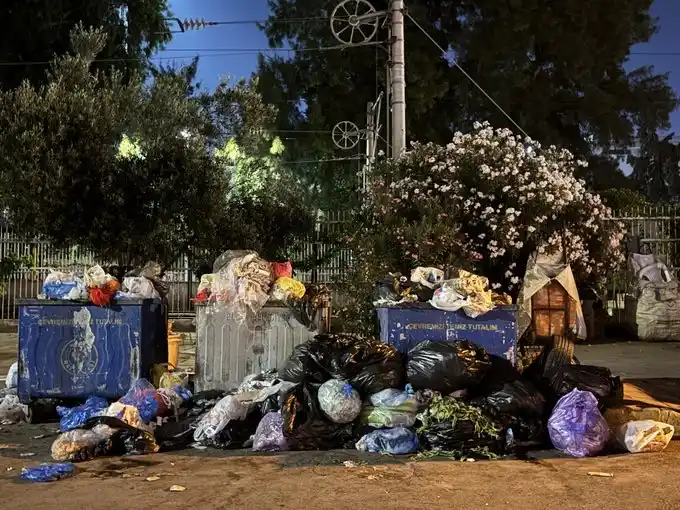 Image from Onedio: İzmir Buca'da düzenli maaş alamayan ve biriken alacakları verilmeyen b...