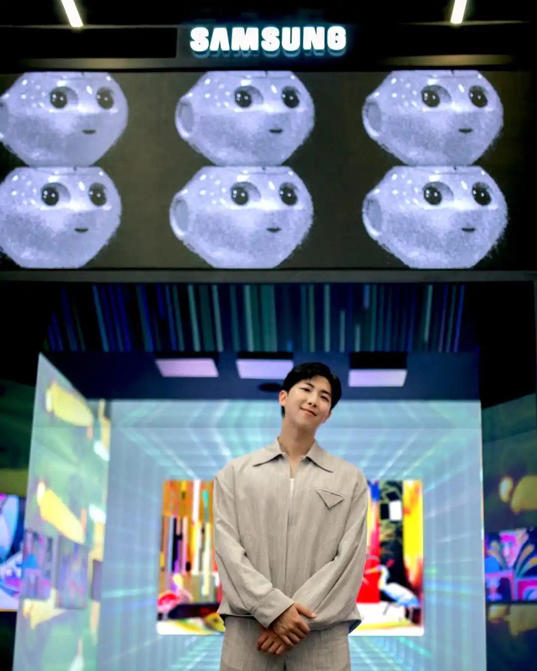 Image from BTS 🧾⟭⟬💜BANGTAN & ARMY ⟭⟬: *📸Post de Samsung Korea en Instagram* 👤Con RM @rkive de BTS, cada m...