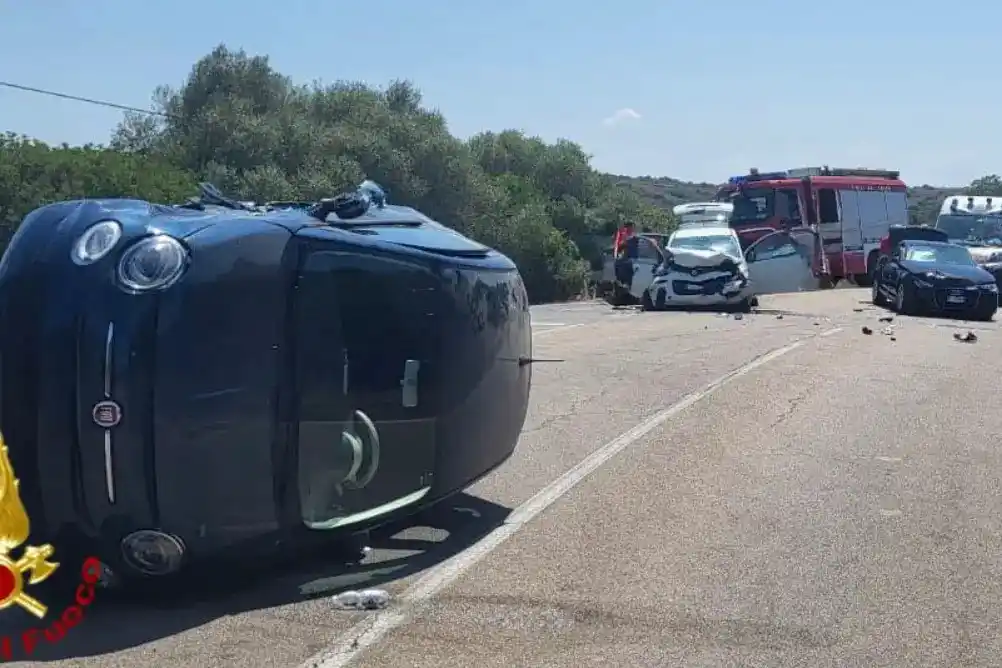 Image from L'Unione Sarda: *Scontro fra tre auto a Olbia: dieci persone in ospedale*  Carambola i...