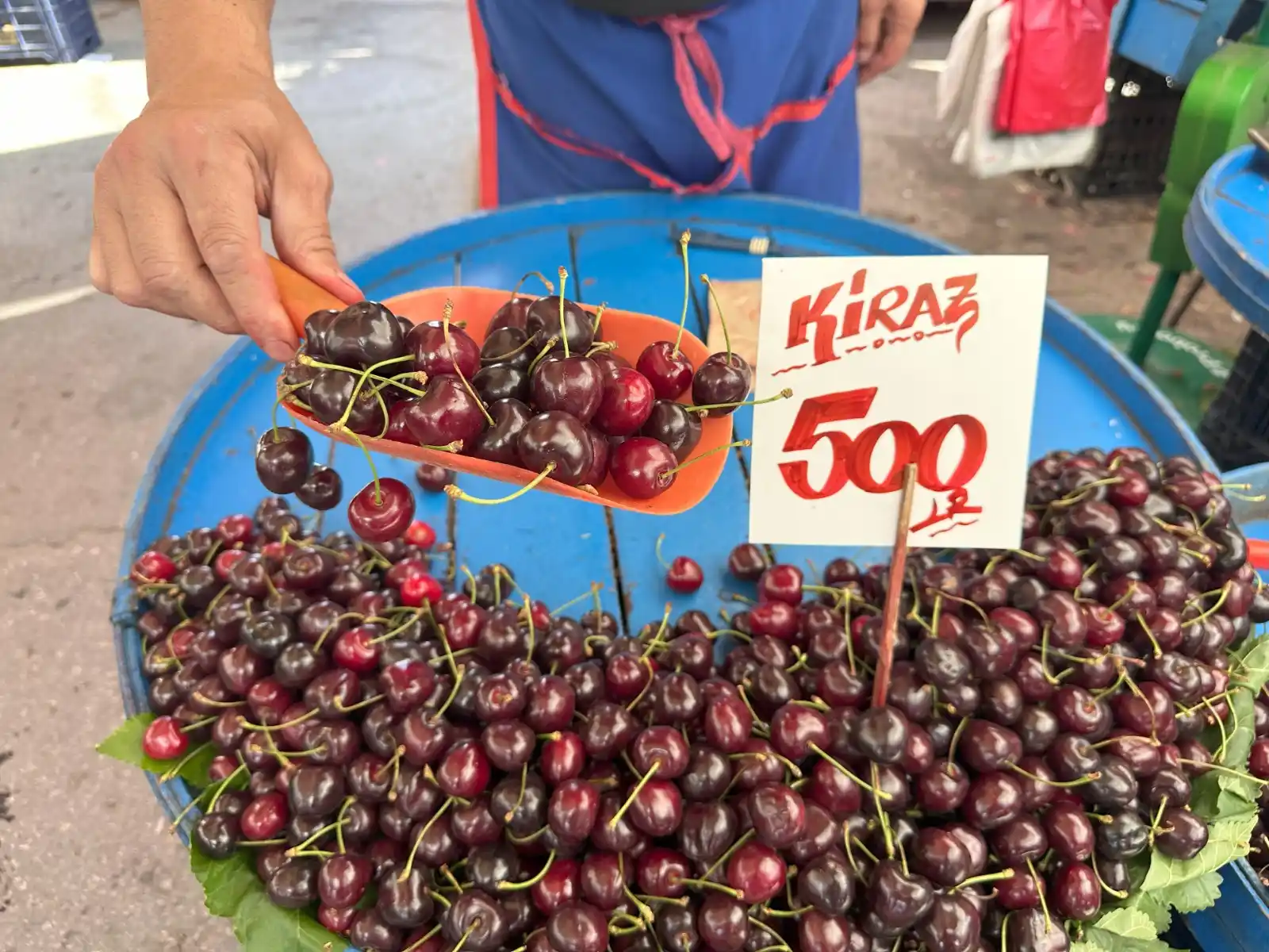 Image from Onedio: Zirai donun vurduğu kiraz, Eskişehir’deki pazar tezgahlarında kilosu 5...