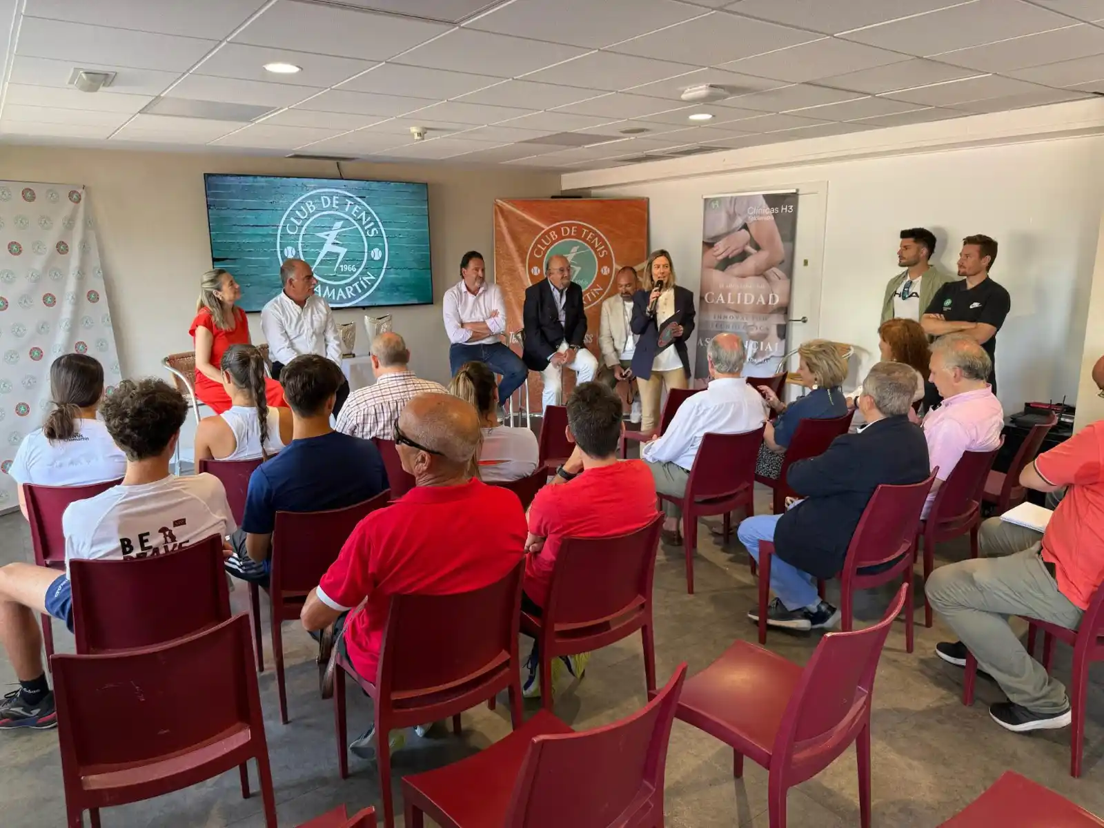 Image from CanalChamartín: 🎾 ¡Ayer Alcaraz y hoy TENIS FEMENINO! Presentación del X Torneo Inter...