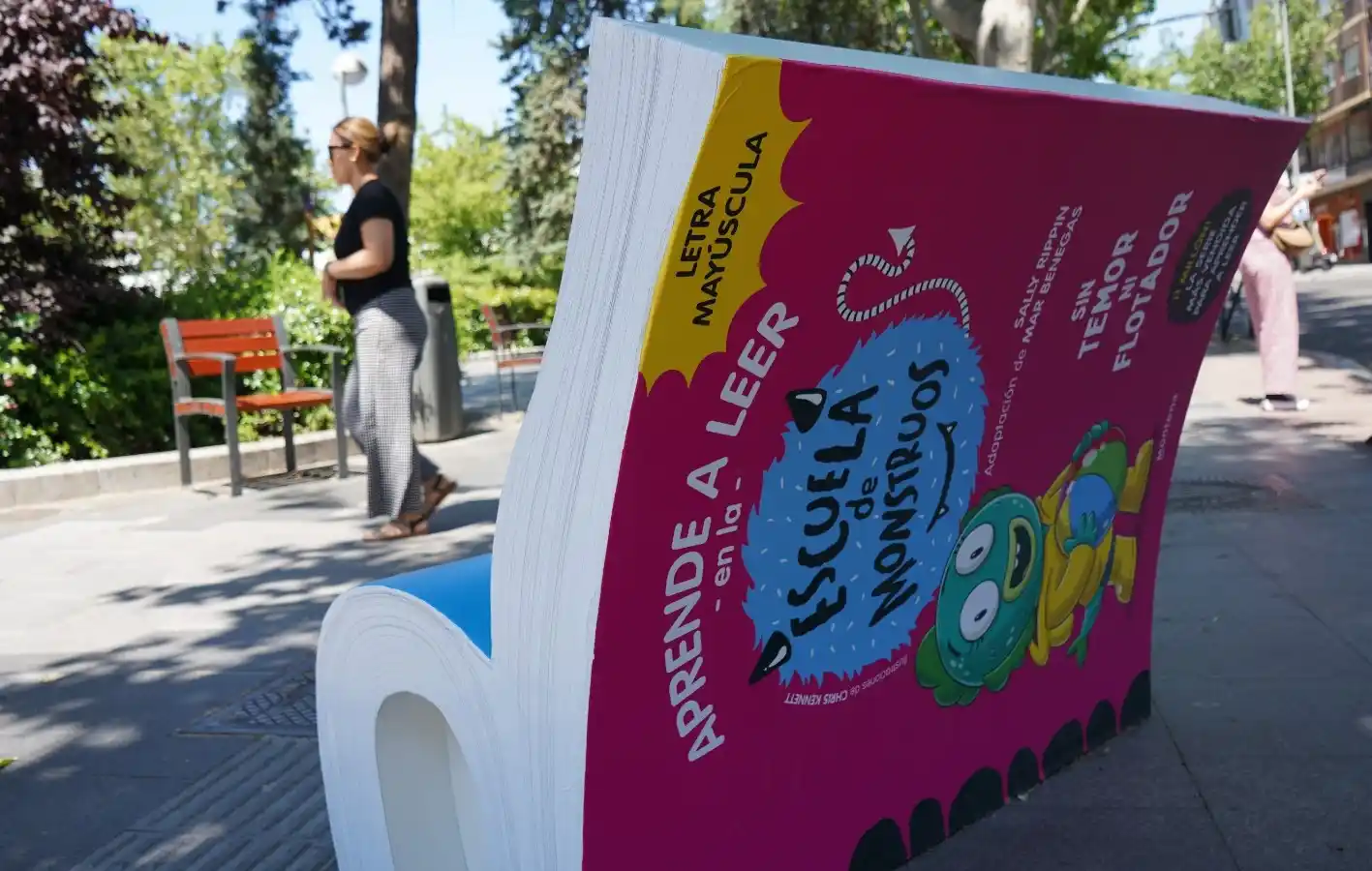 Image from CanalChamartín: 📢Chamartín se llena de literatura urbana: bancos-libro para leer y de...