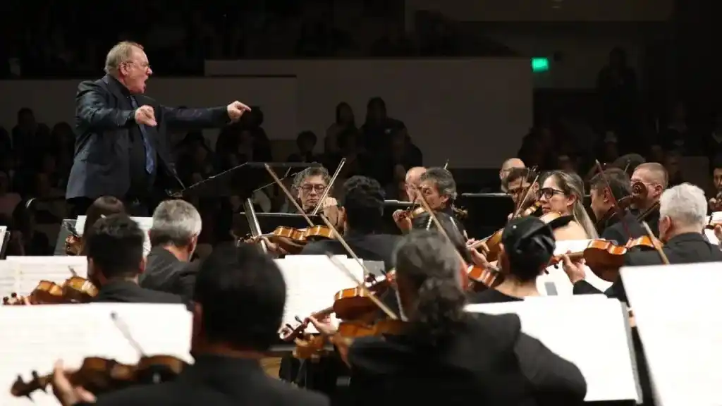 Image from La HJCK: 🎻  *En concierto: la Filarmónica de Bogotá celebra los 200 años de Jo...