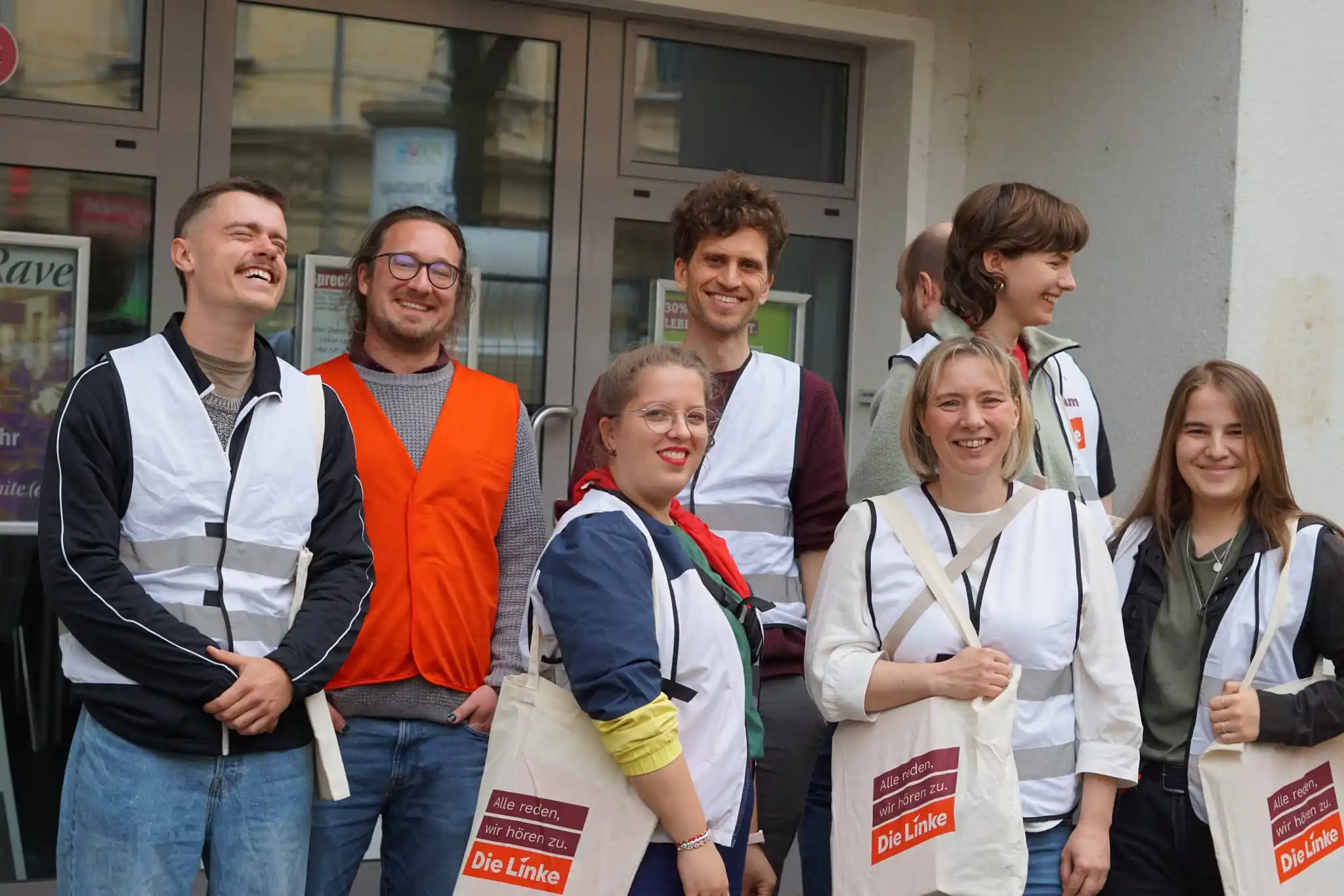 Image from Die Linke Halle (Saale): *Linke Politik hat ein Ohr offen in der Nachbarschaft.* _Wir machen Po...